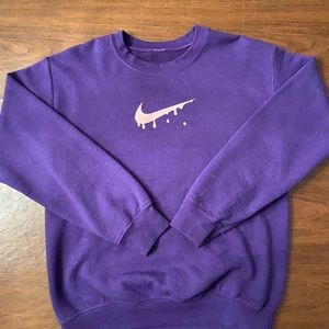 Nike Drip Swoosh Women’s Crew Neck Sweatshirt